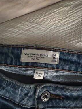 Abercrombie & Fitch Medium Blue High-Rise Relaxed Jeans